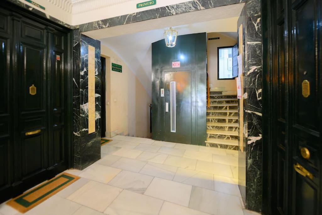 דירות מדריד Encantador Apartamento Temporal Centrico Con Patio Privado Mpe51 מראה חיצוני תמונה